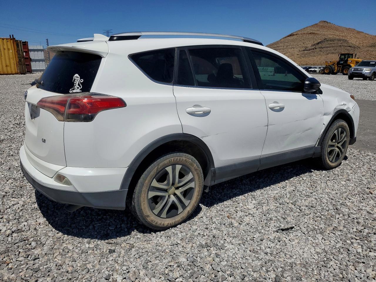 2016 TOYOTA RAV4 LE photo 3