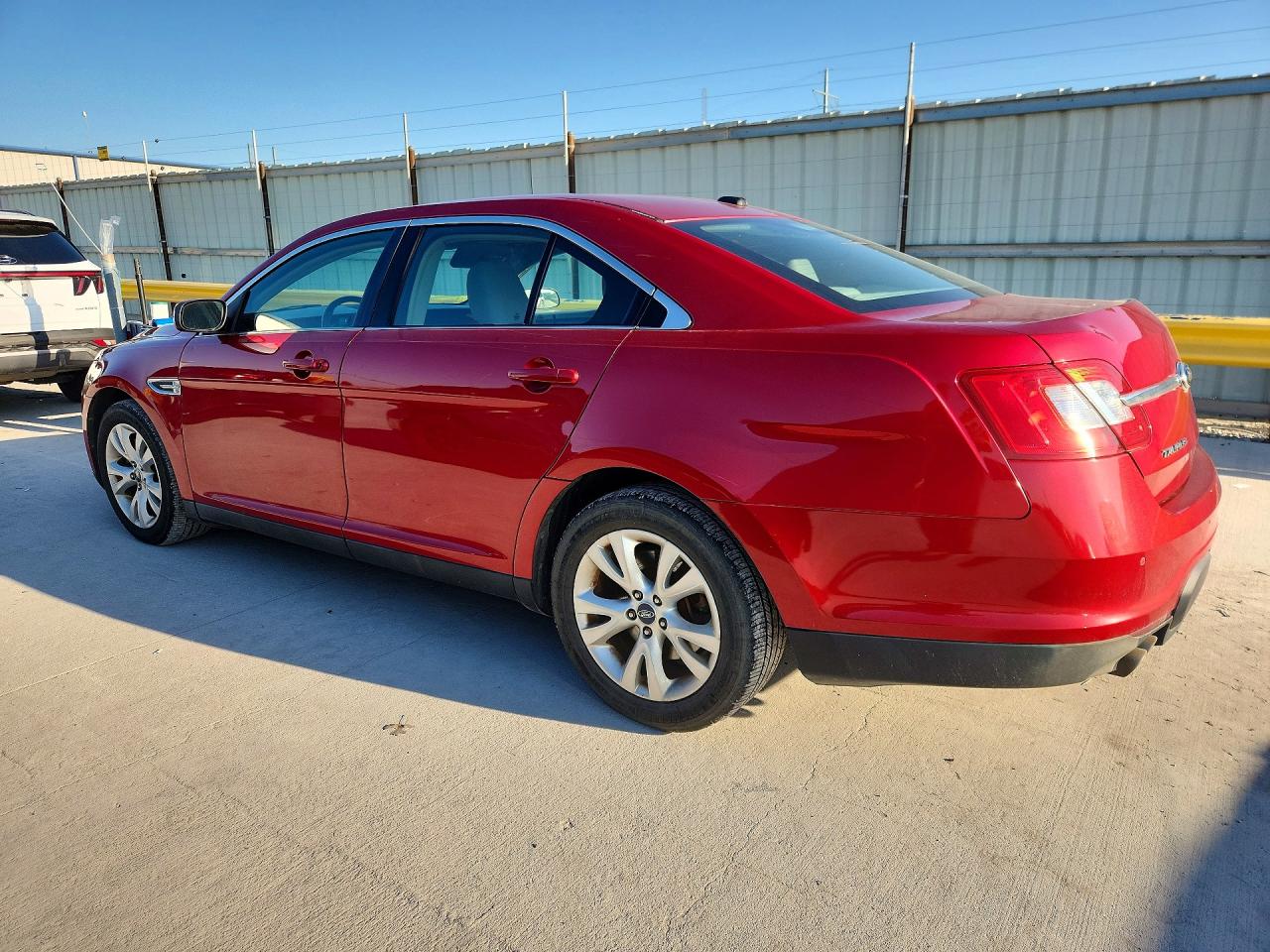 2011 FORD TAURUS SEL photo 3