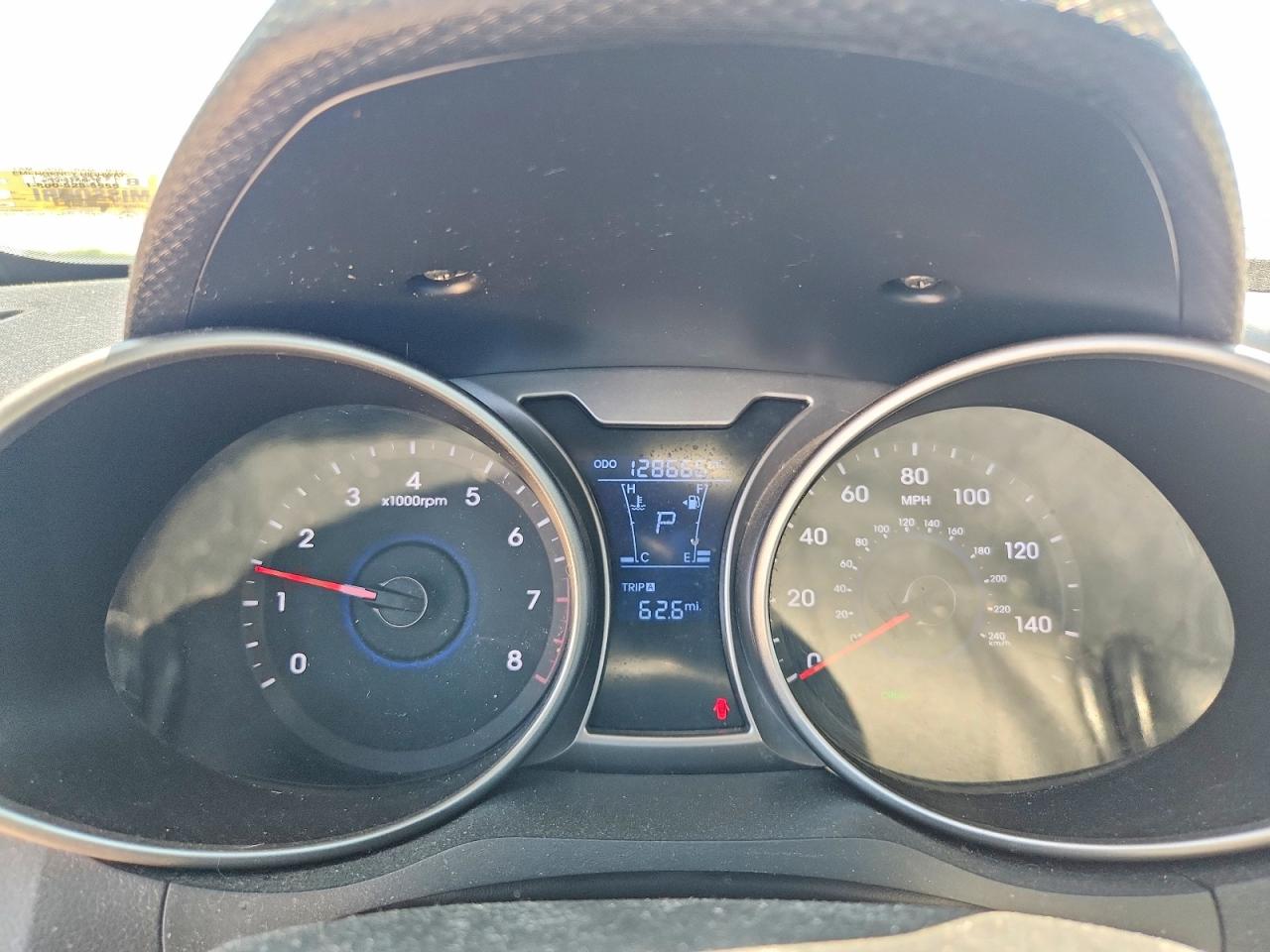 2016 HYUNDAI VELOSTER BASE photo 9