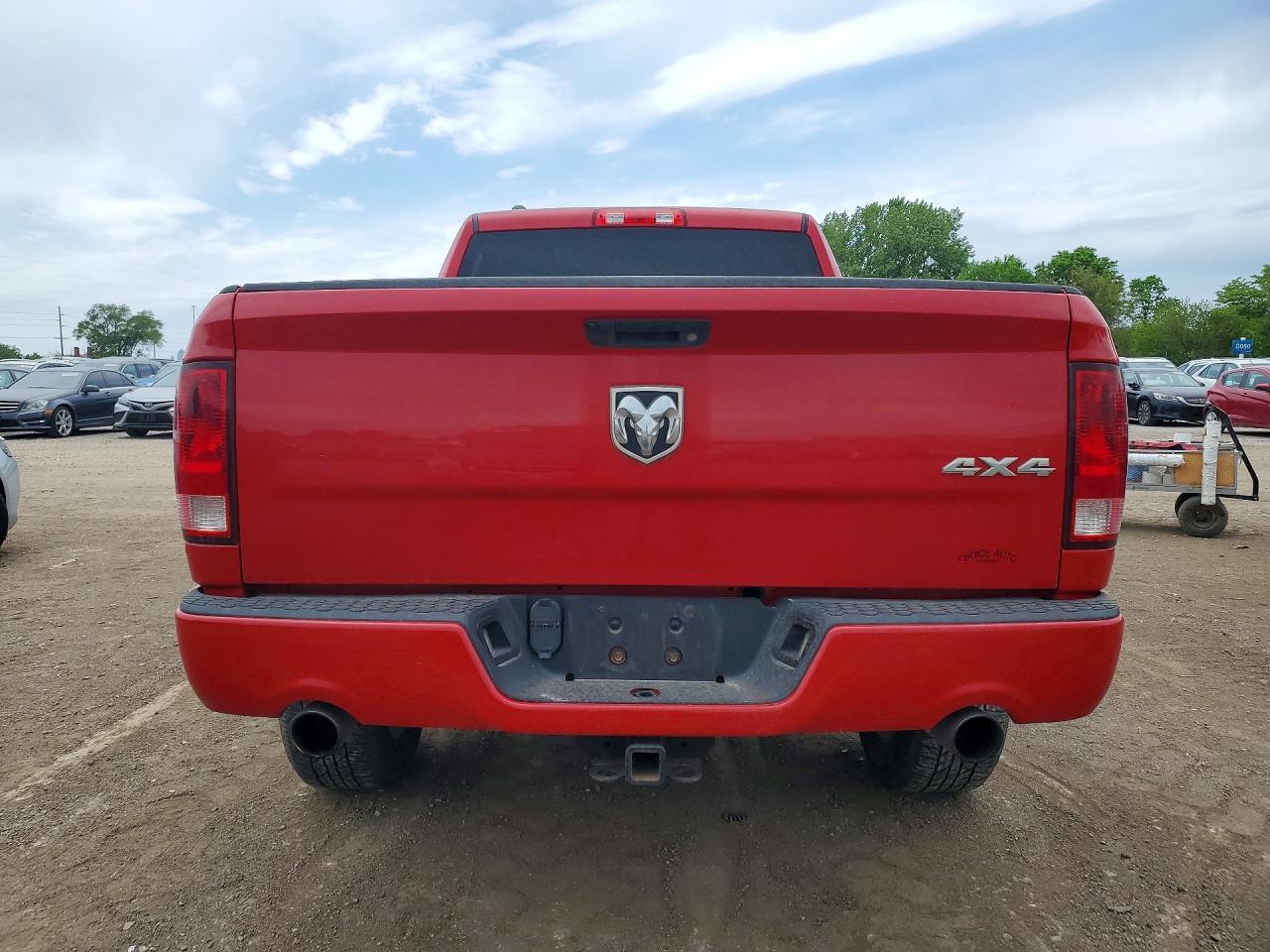 2013 RAM 1500 ST photo 16