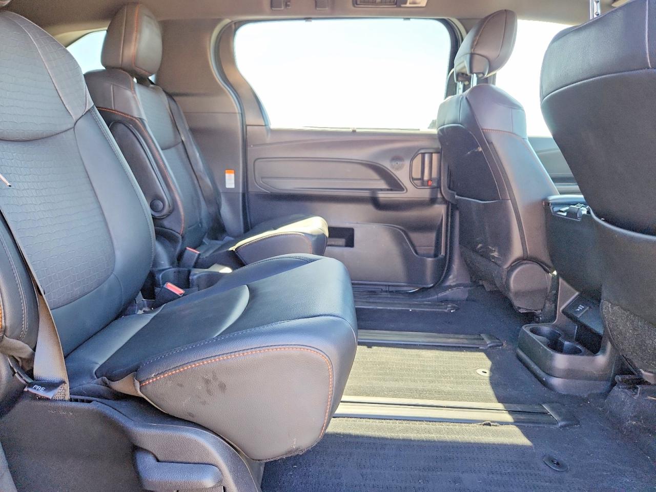 2022 TOYOTA SIENNA XSE photo 10