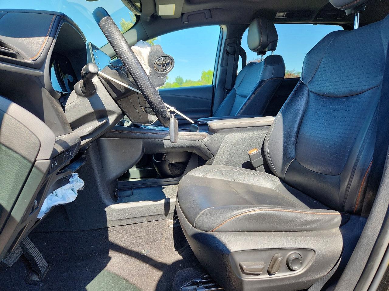 2022 TOYOTA SIENNA XSE photo 7