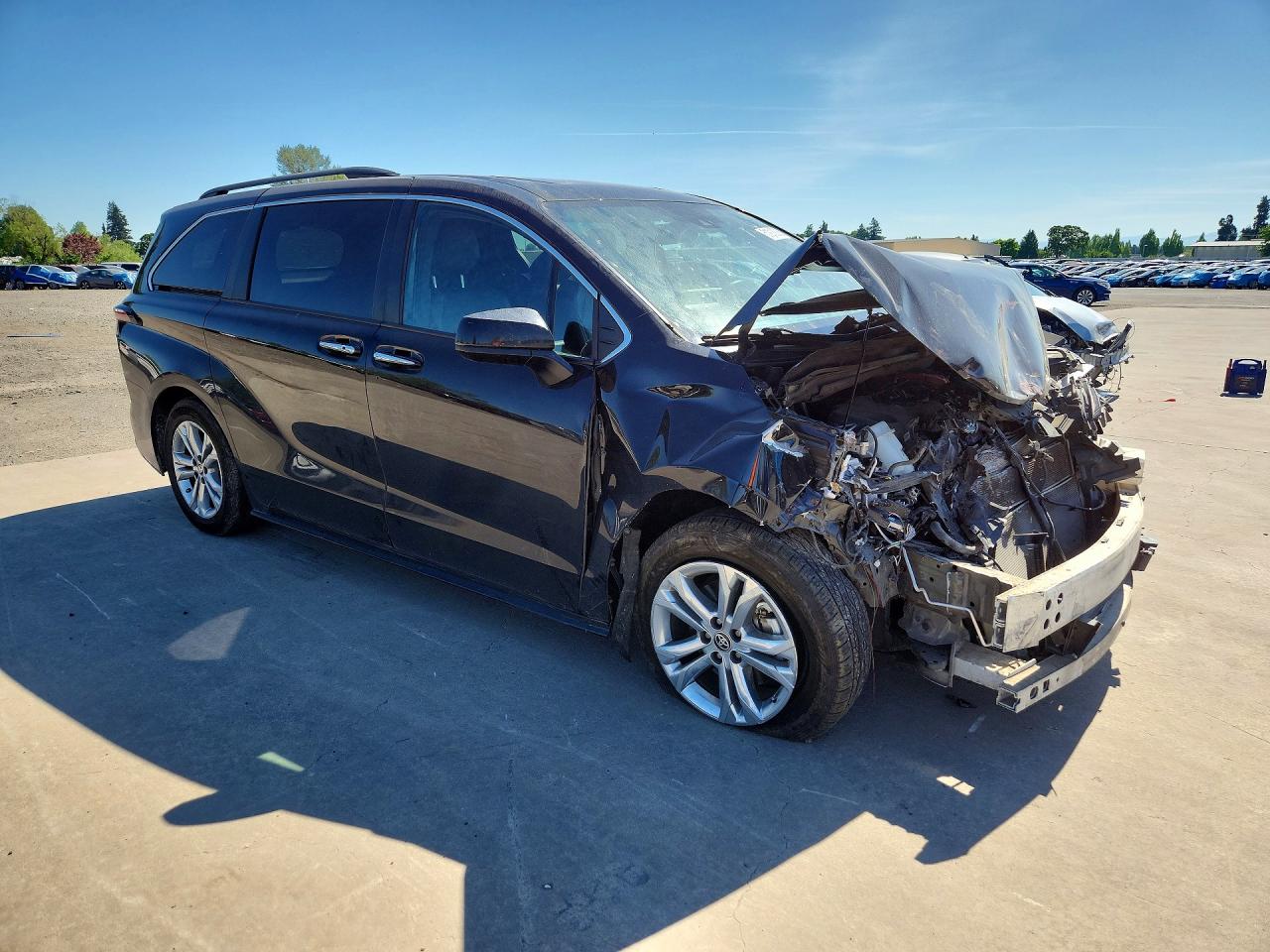 2022 TOYOTA SIENNA XSE photo 4