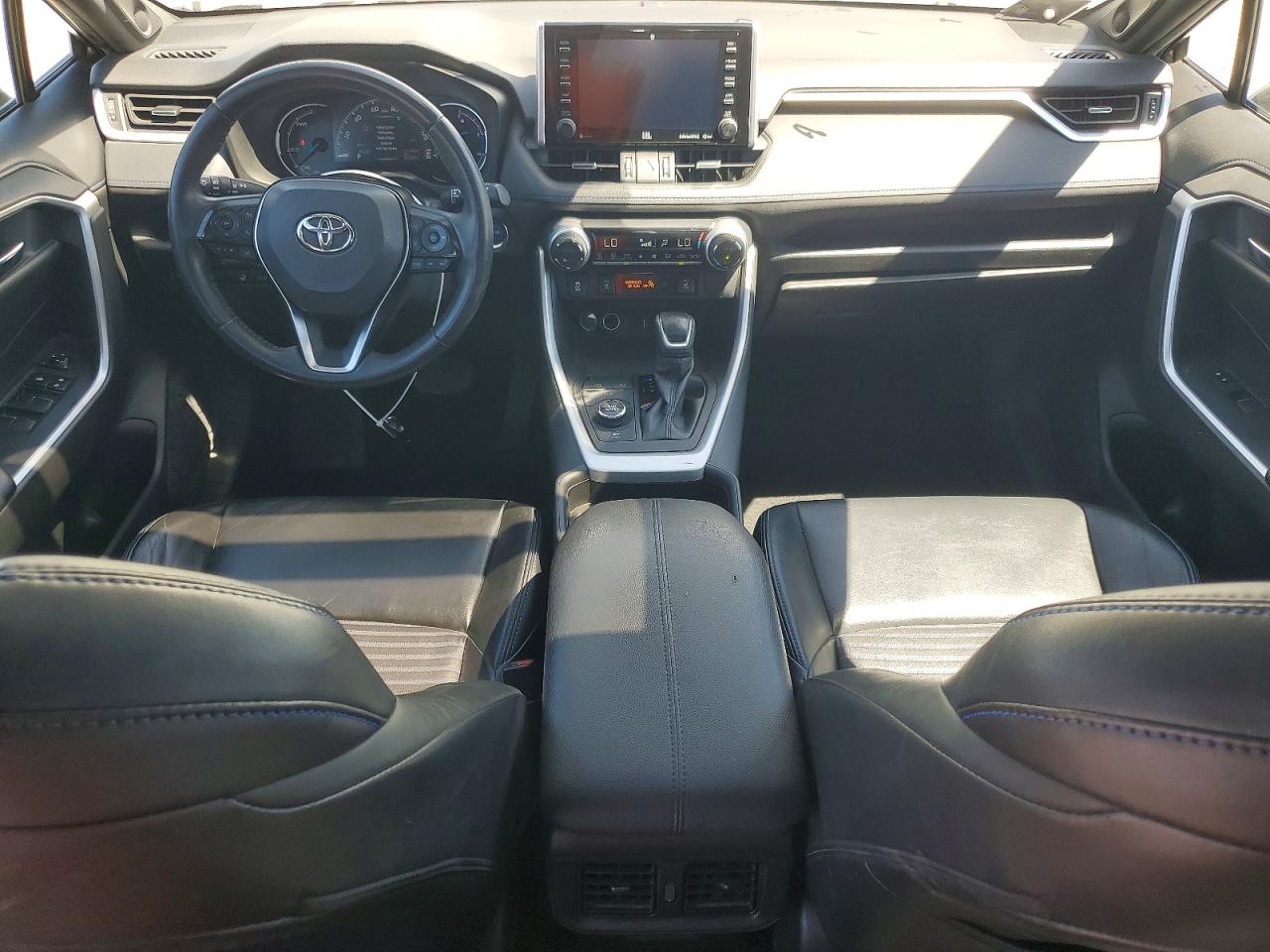 2021 TOYOTA RAV4 XSE photo 15