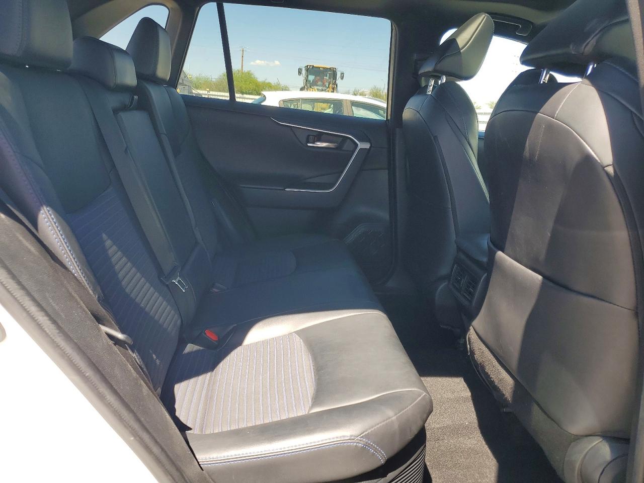 2021 TOYOTA RAV4 XSE photo 21