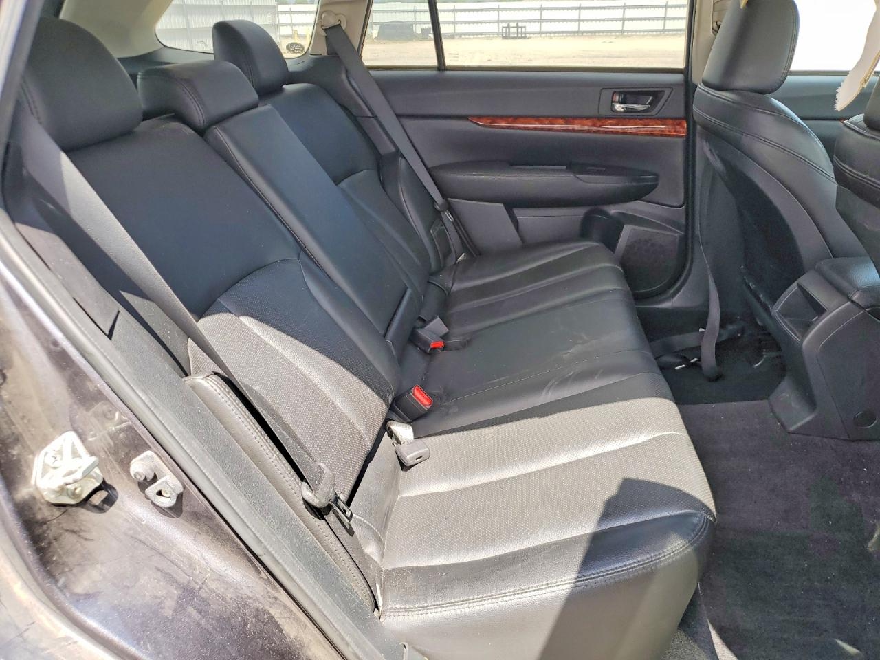 2011 SUBARU OUTBACK 3.6R LIMITED photo 19