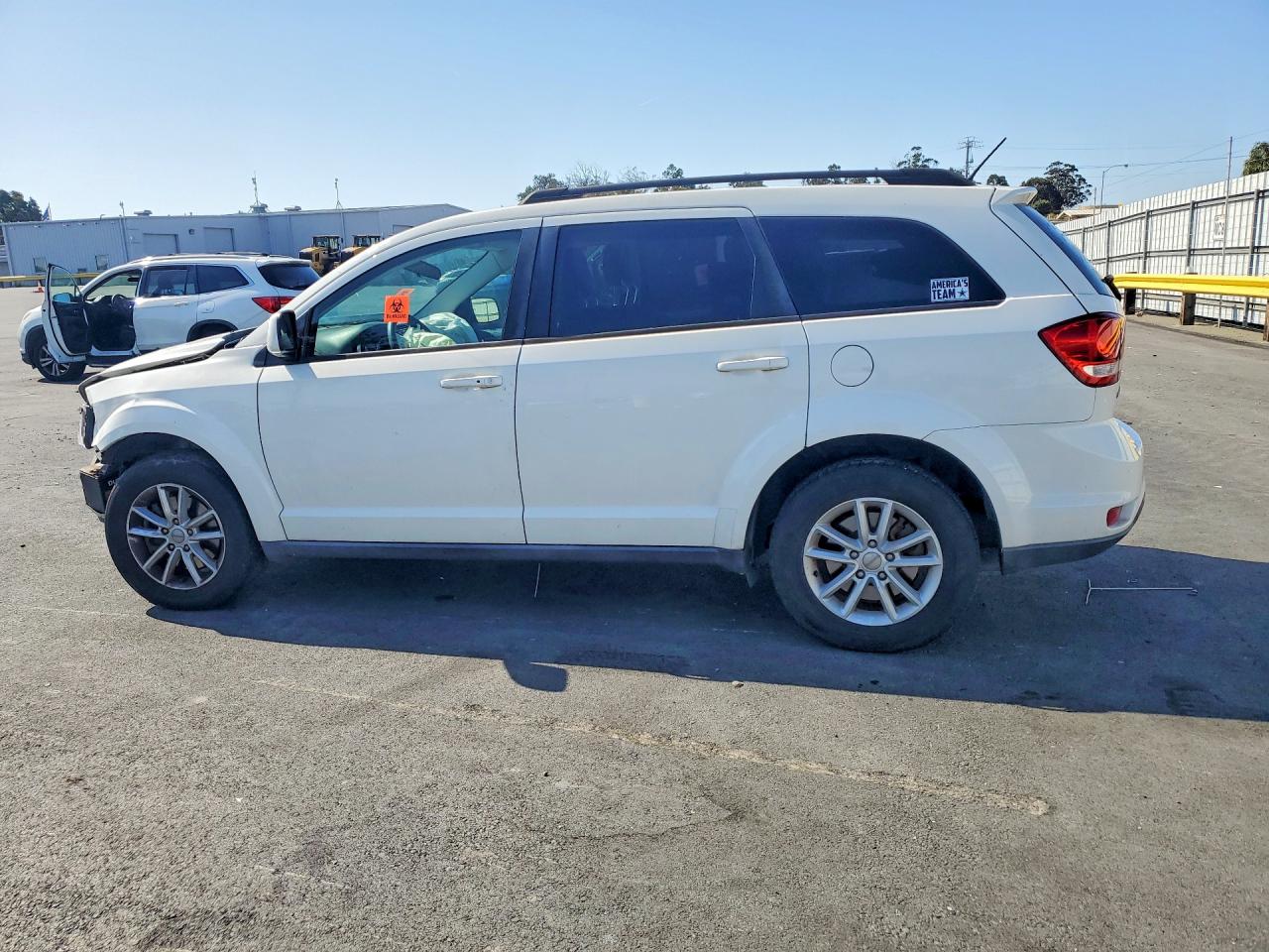 2014 DODGE JOURNEY SXT photo 2