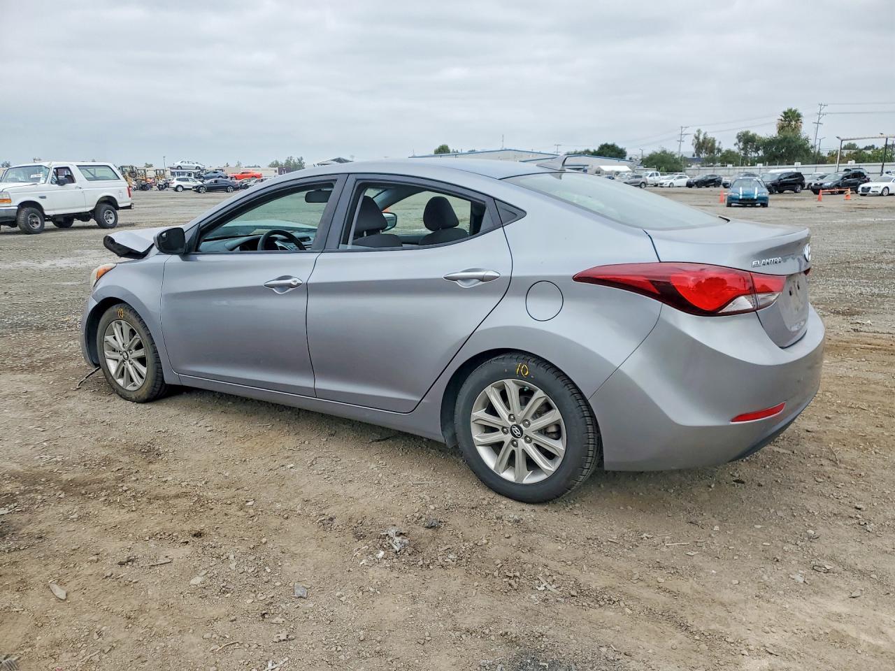 2014 HYUNDAI ELANTRA SE photo 4