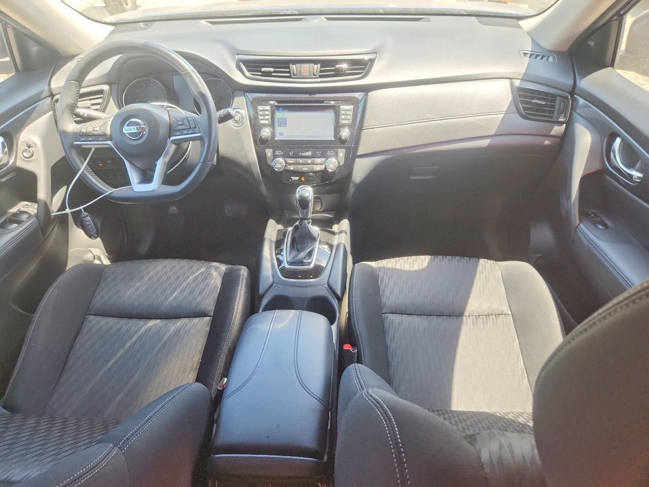 2017 NISSAN ROGUE photo 22