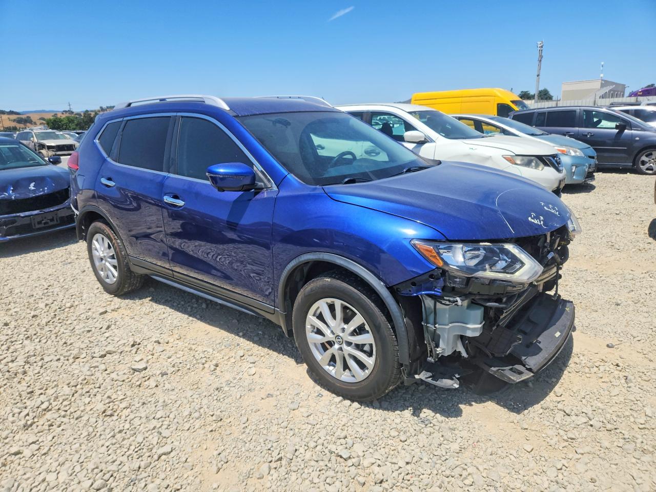 2017 NISSAN ROGUE photo 10