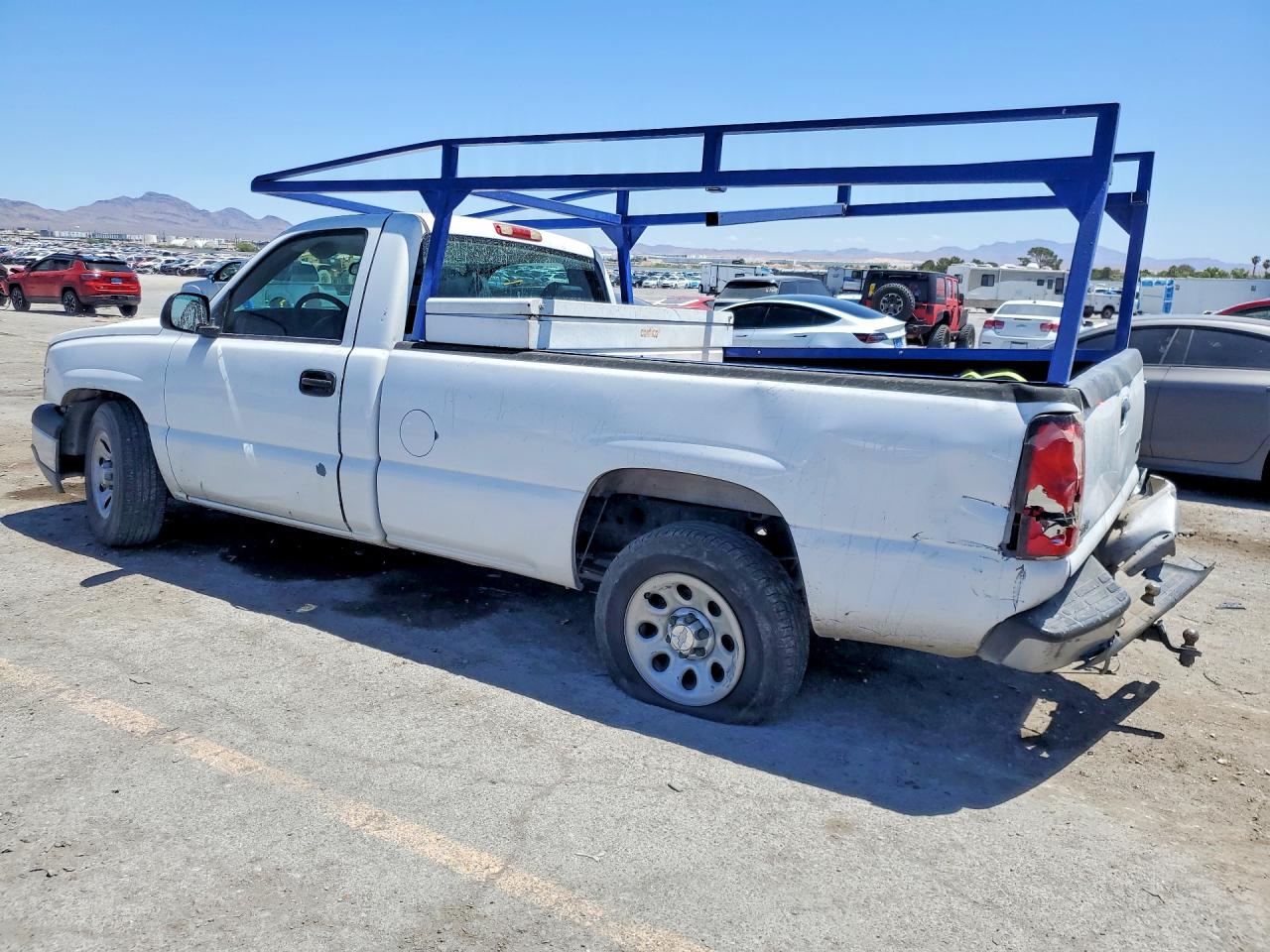 2006 CHEVROLET SILVERADO C1500 photo 2