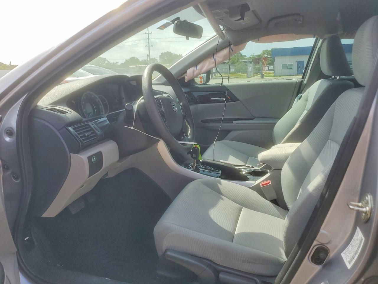 2016 HONDA ACCORD LX photo 19