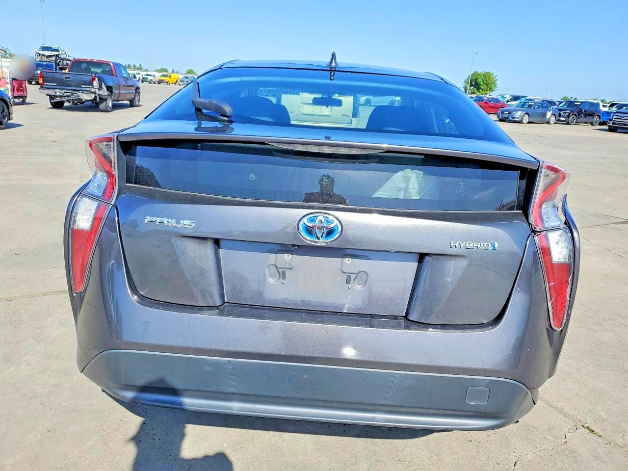 2016 TOYOTA PRIUS TWO photo 16