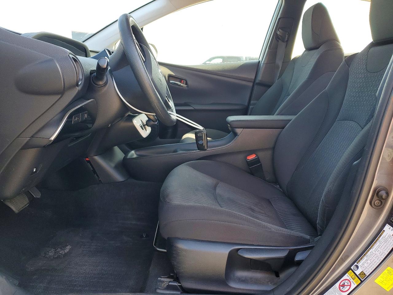 2016 TOYOTA PRIUS TWO photo 19