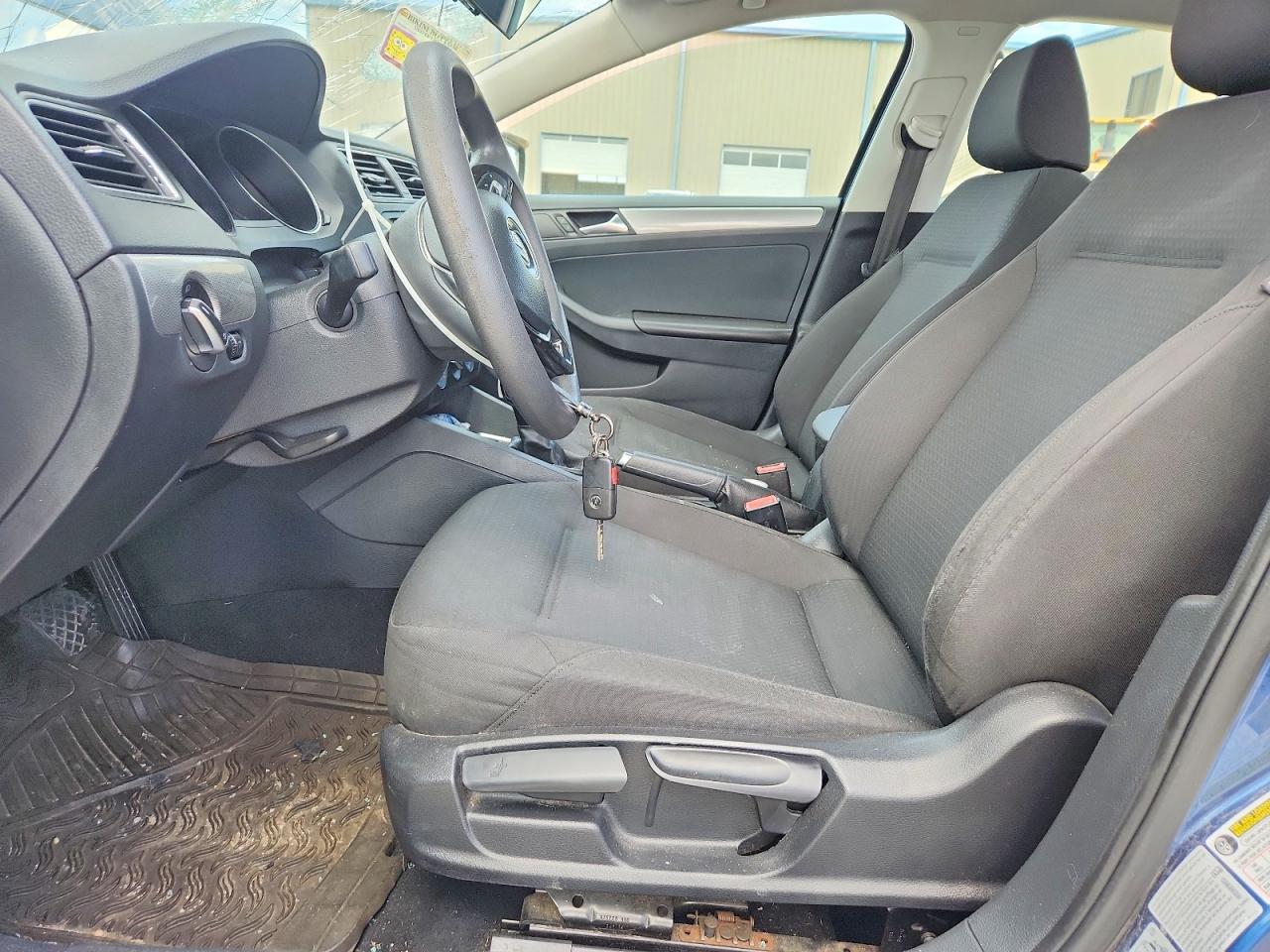 2015 VOLKSWAGEN JETTA SE photo 13
