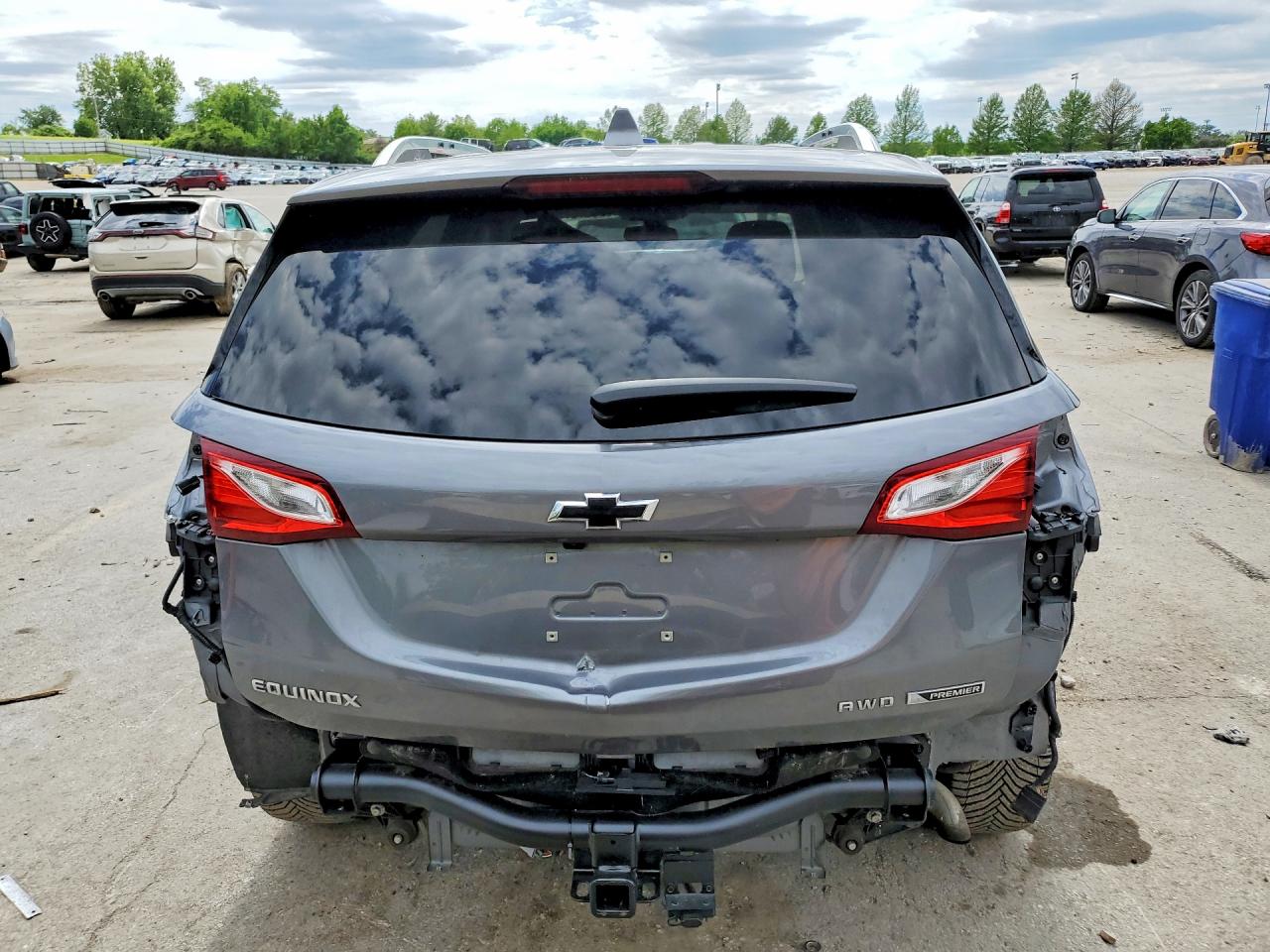 2018 CHEVROLET EQUINOX PREMIER photo 11