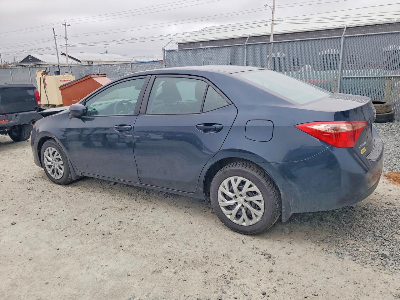 2018 TOYOTA COROLLA L photo 3