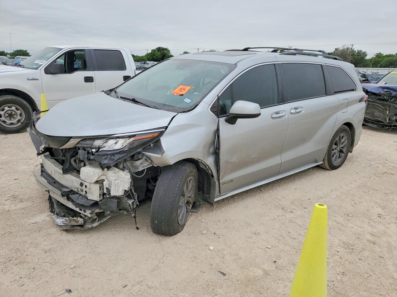 2021 TOYOTA SIENNA