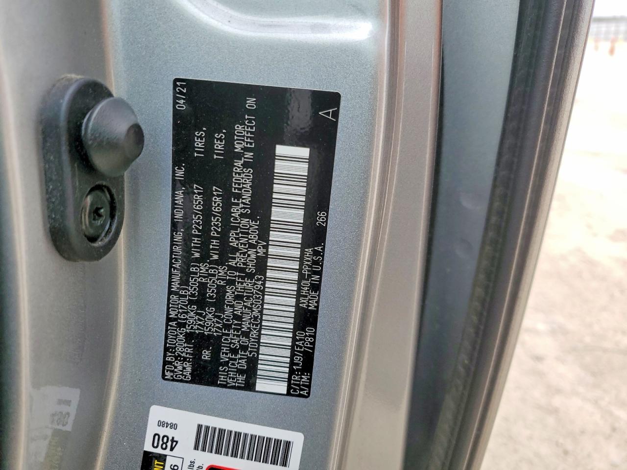 2021 TOYOTA SIENNA XLE photo 25