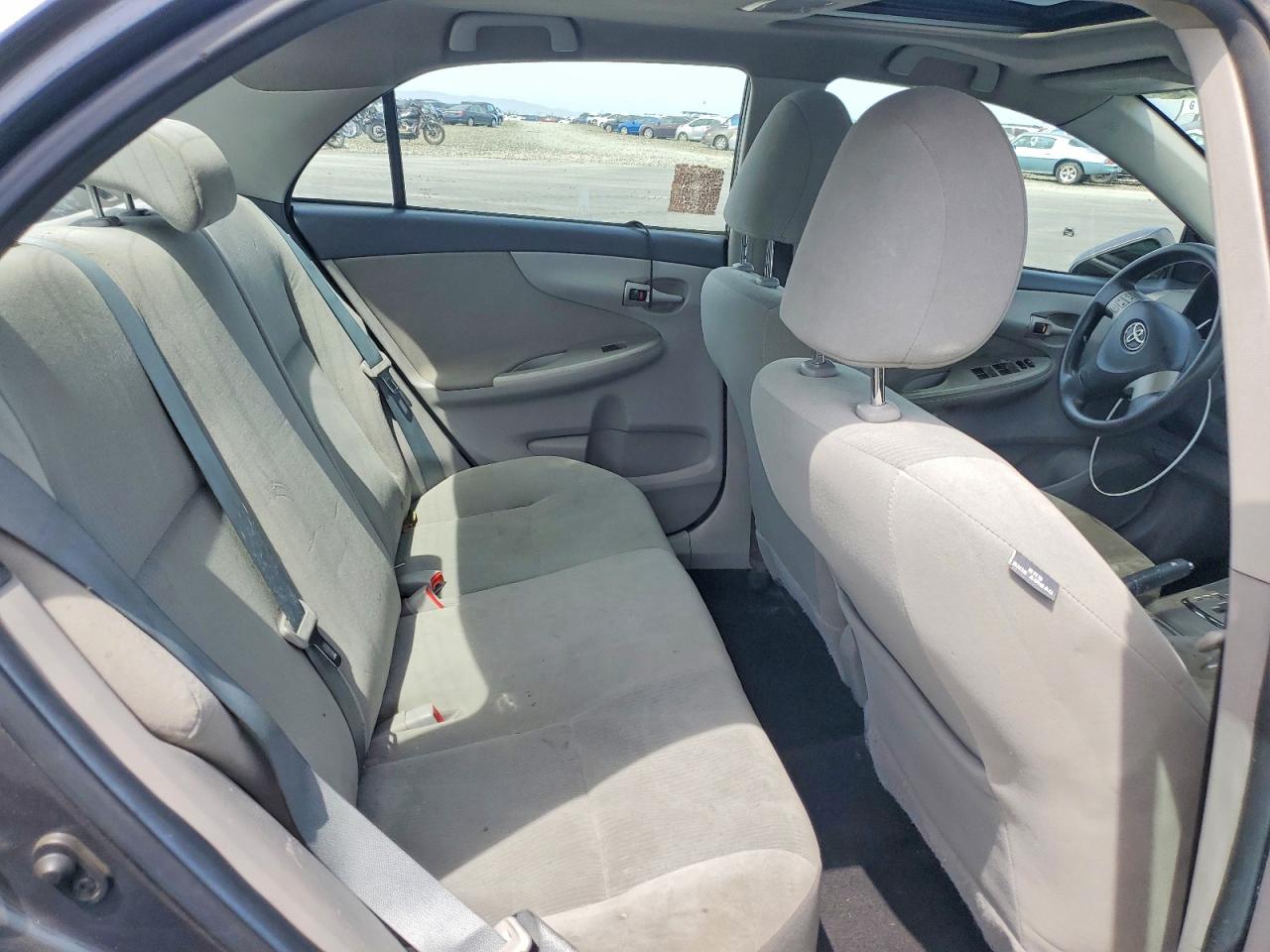 2012 TOYOTA COROLLA LE photo 28