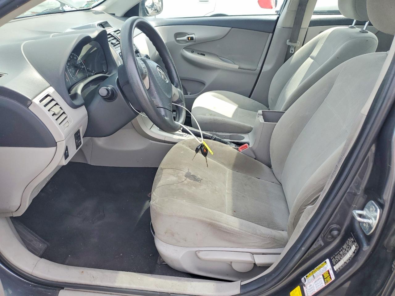 2012 TOYOTA COROLLA LE photo 19