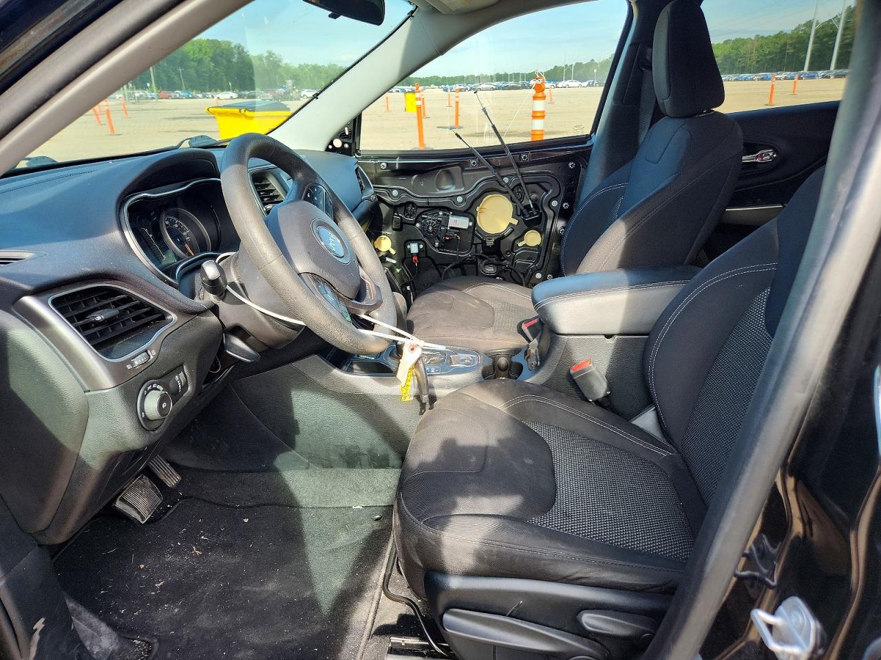 2019 JEEP CHEROKEE LATITUDE photo 19