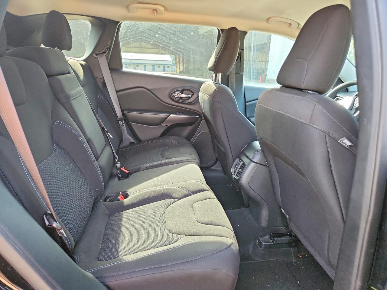 2019 JEEP CHEROKEE LATITUDE photo 28