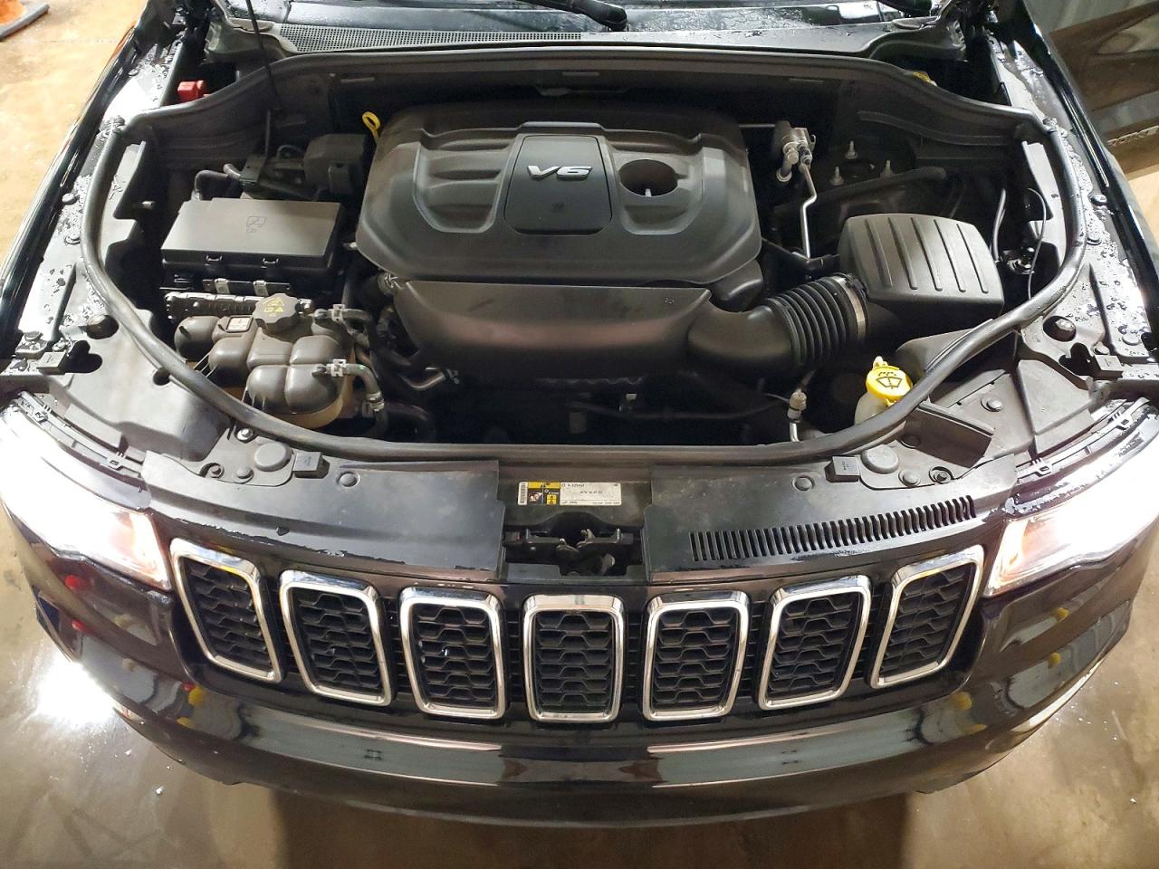 2018 JEEP GRAND CHEROKEE LAREDO photo 23