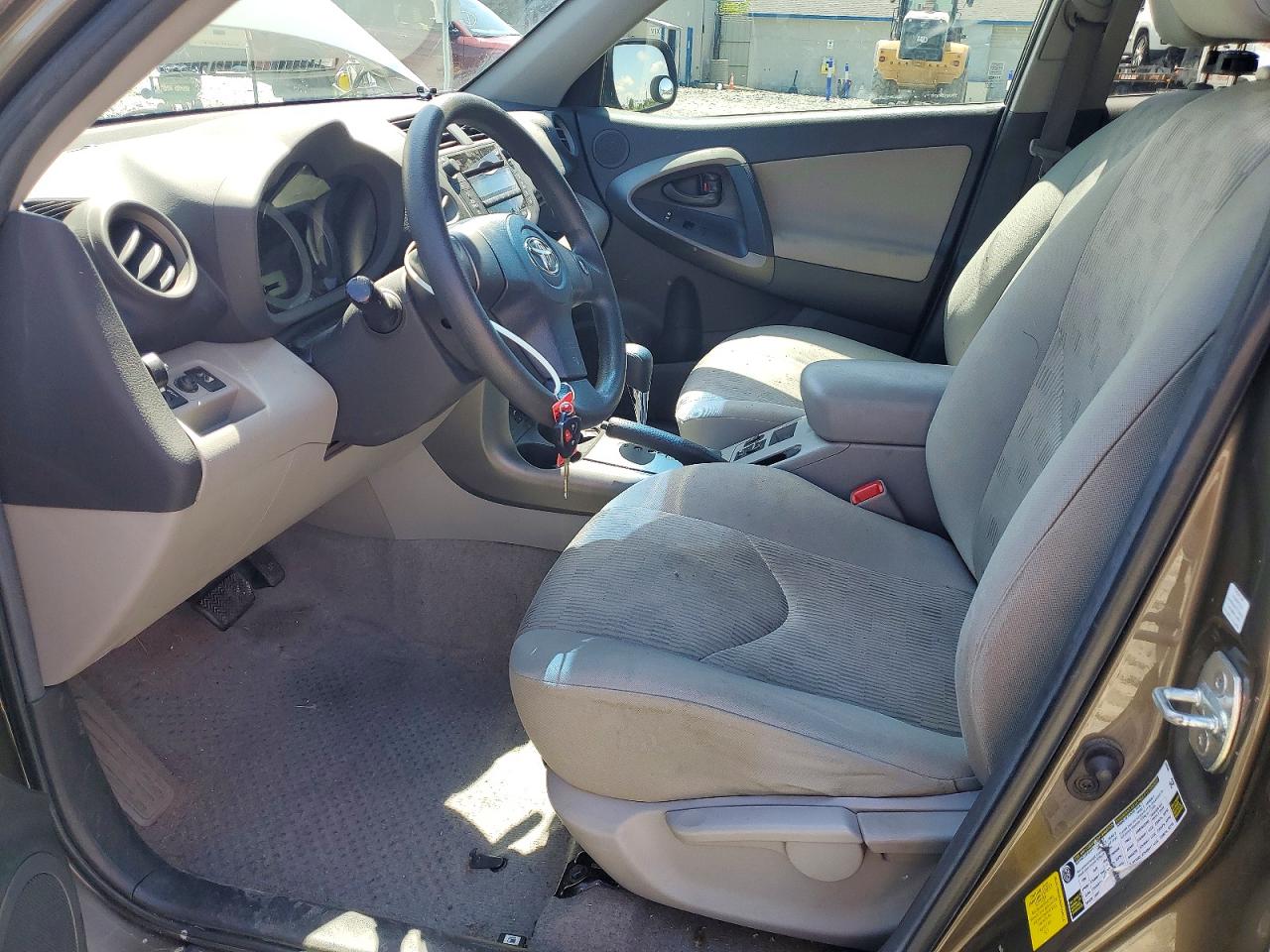 2011 TOYOTA RAV4 BASE photo 13