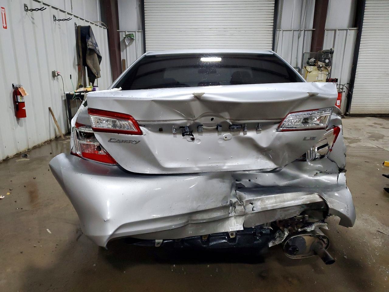 2012 TOYOTA CAMRY LE photo 11