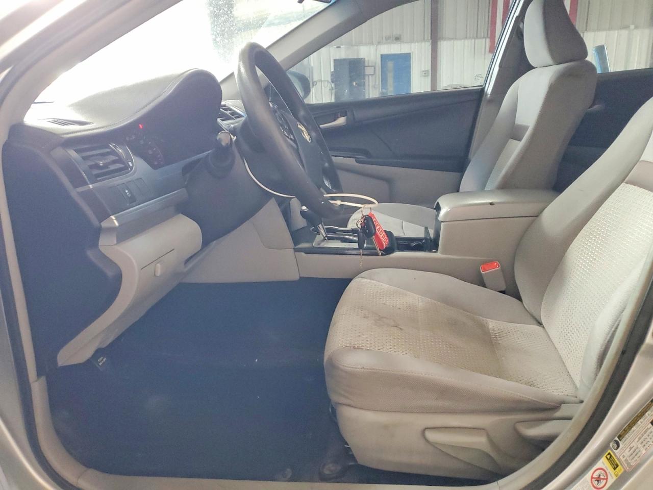 2012 TOYOTA CAMRY LE photo 13