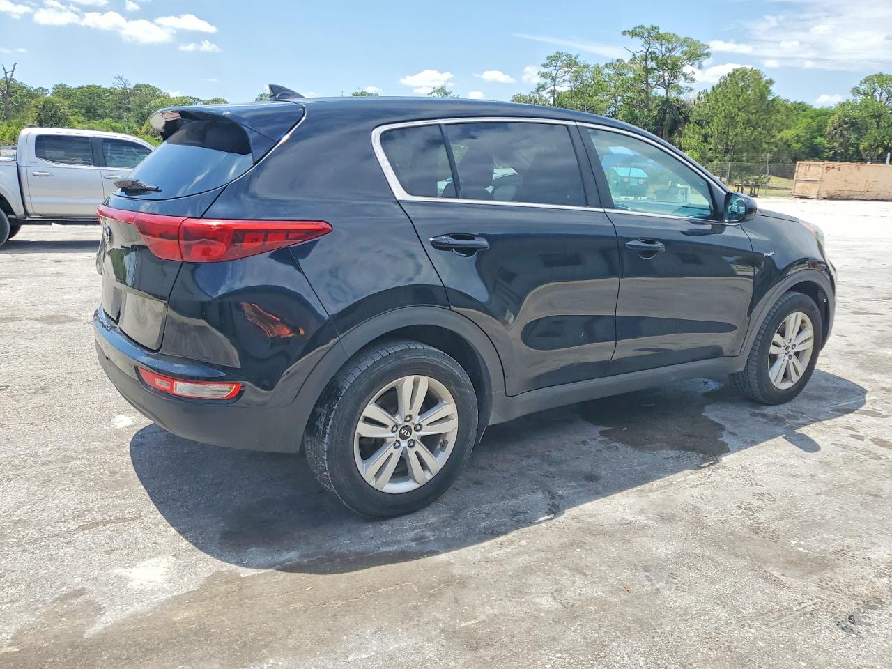 2018 KIA SPORTAGE LX photo 3