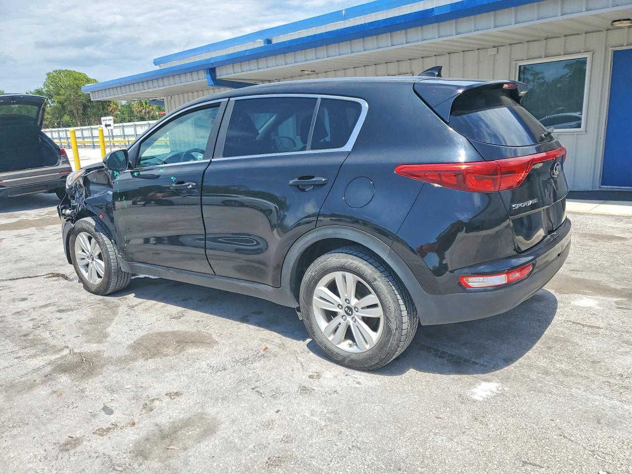 2018 KIA SPORTAGE LX photo 2