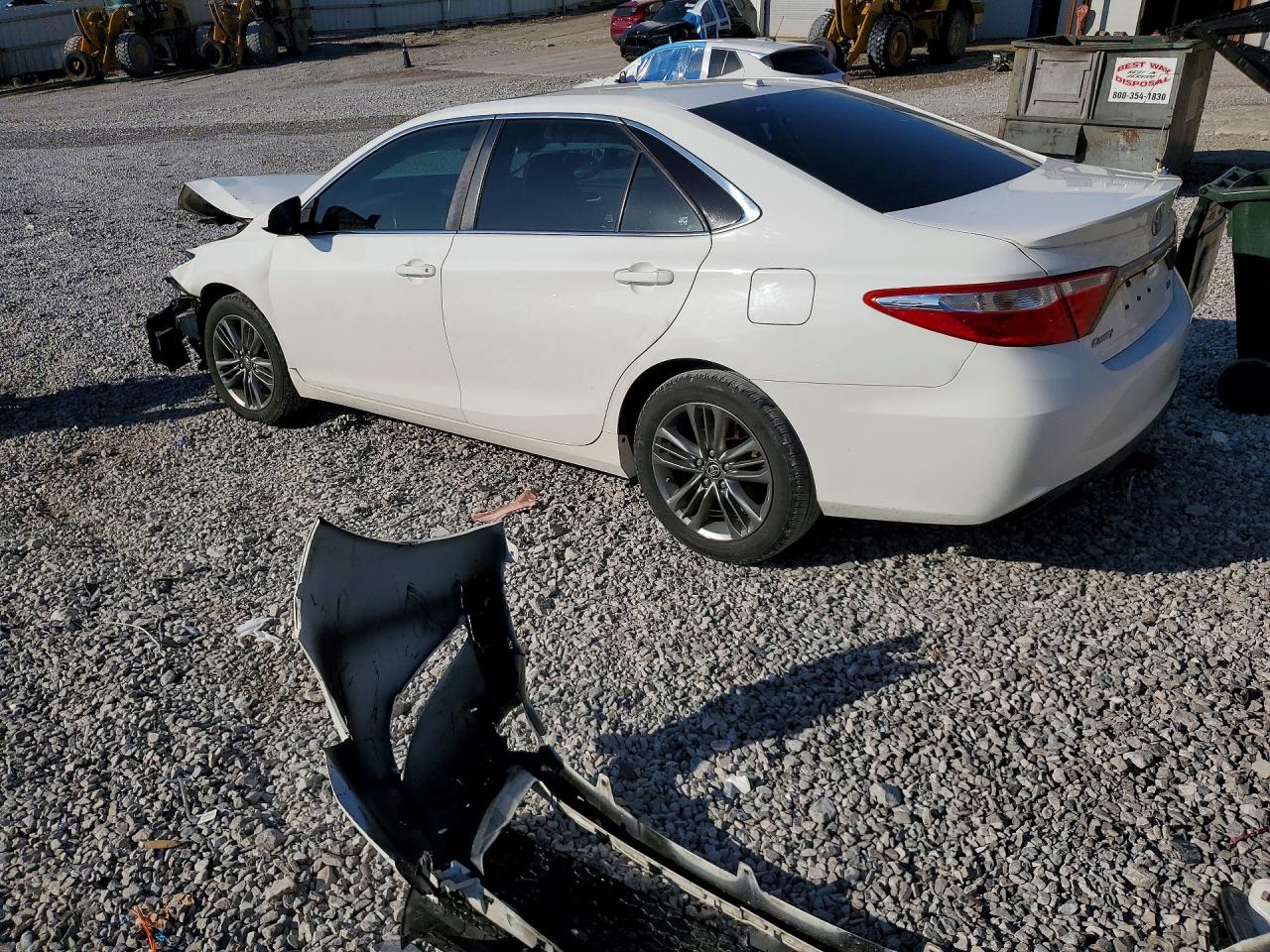 2017 TOYOTA CAMRY SE photo 3