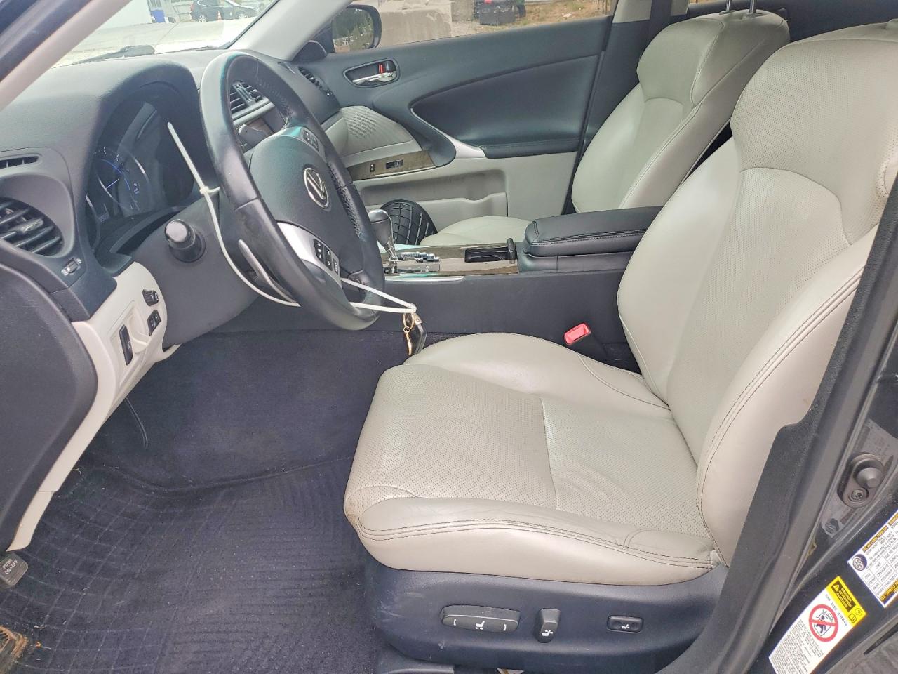 2011 LEXUS IS 350 photo 19