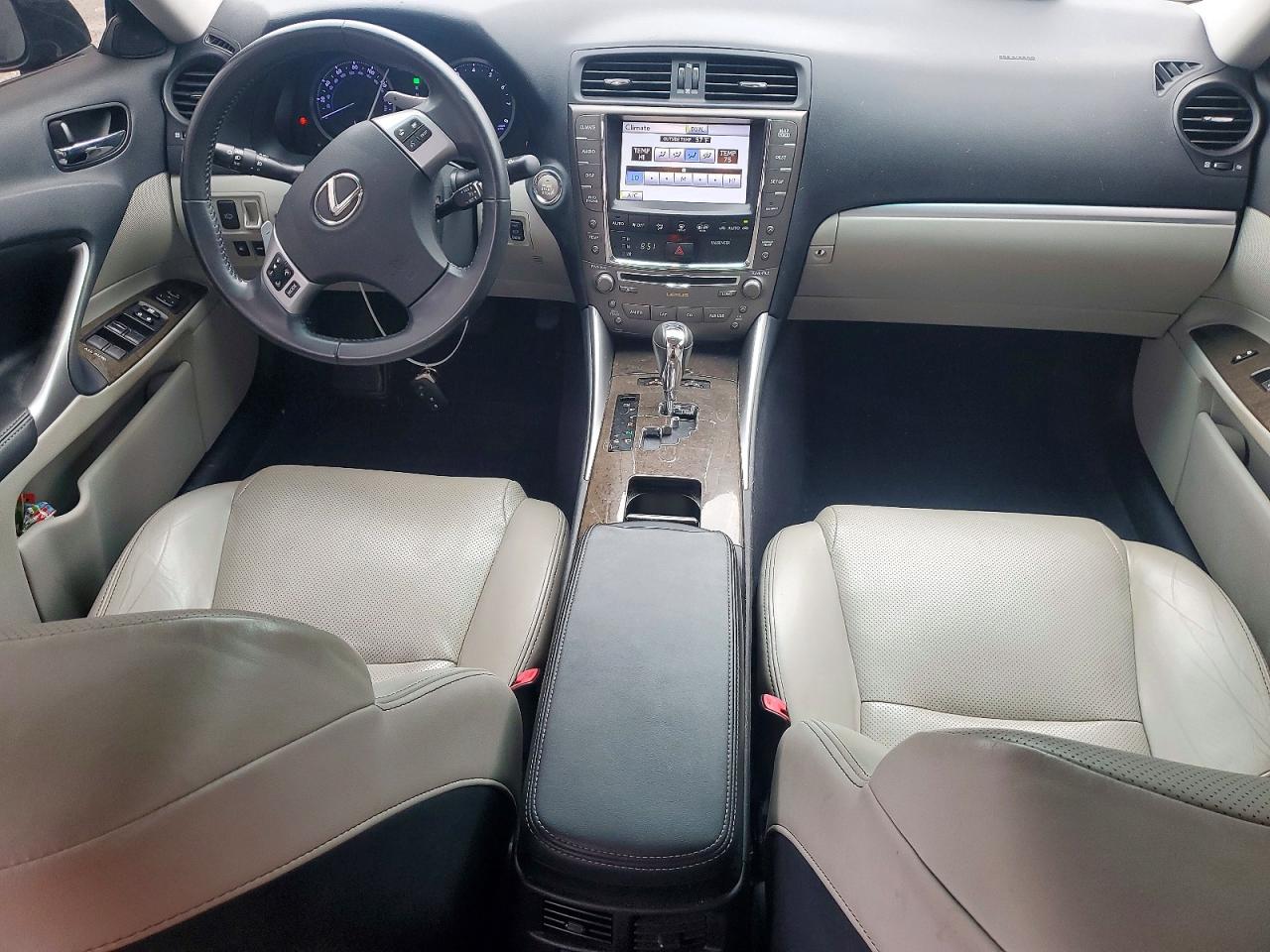 2011 LEXUS IS 350 photo 22