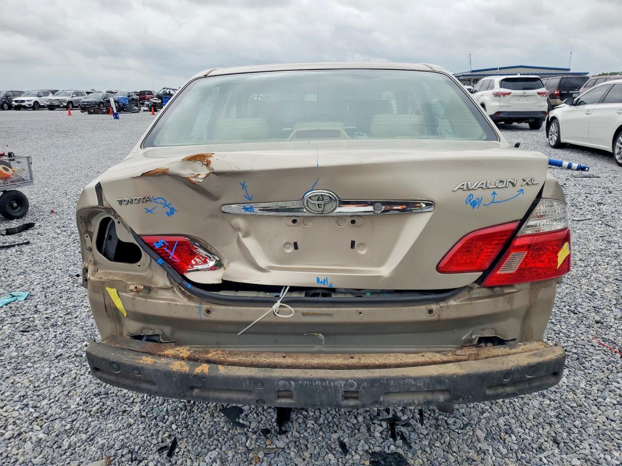 2003 TOYOTA AVALON XL photo 16