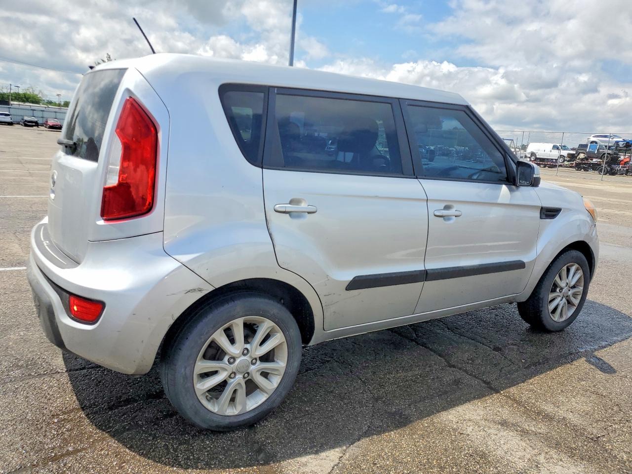 2012 KIA SOUL + photo 5