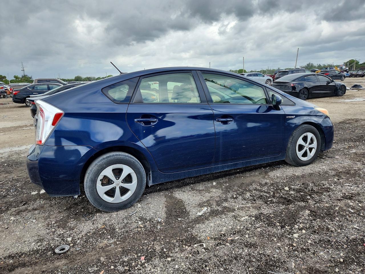 2012 TOYOTA PRIUS THREE photo 3