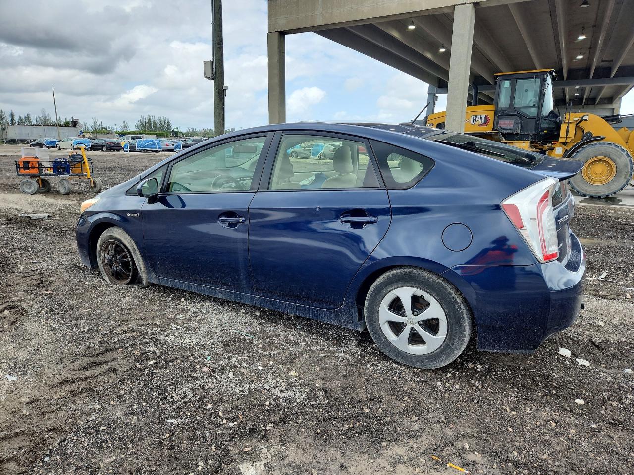 2012 TOYOTA PRIUS THREE photo 2