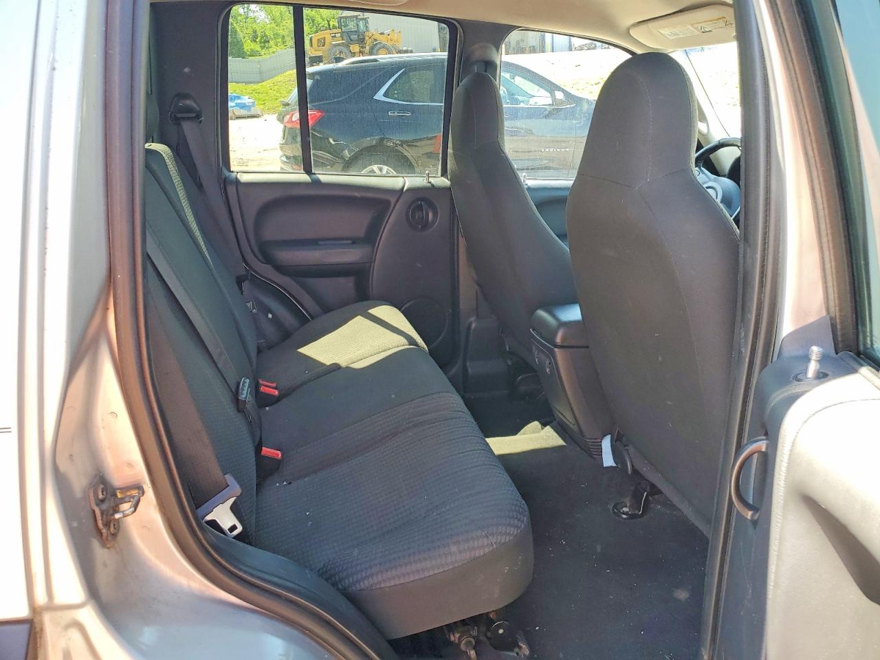 2004 JEEP LIBERTY SPORT photo 31