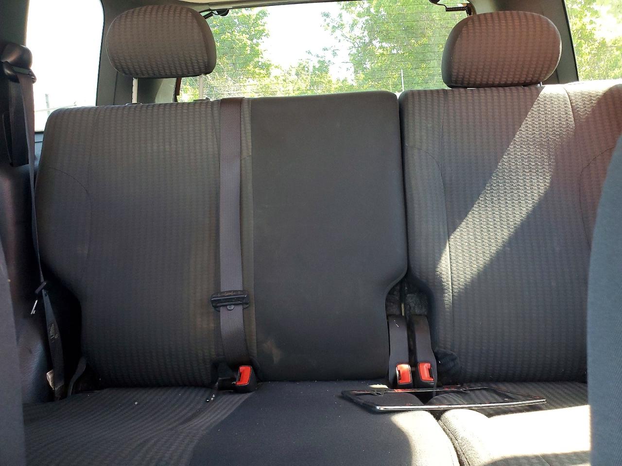 2004 JEEP LIBERTY SPORT photo 28