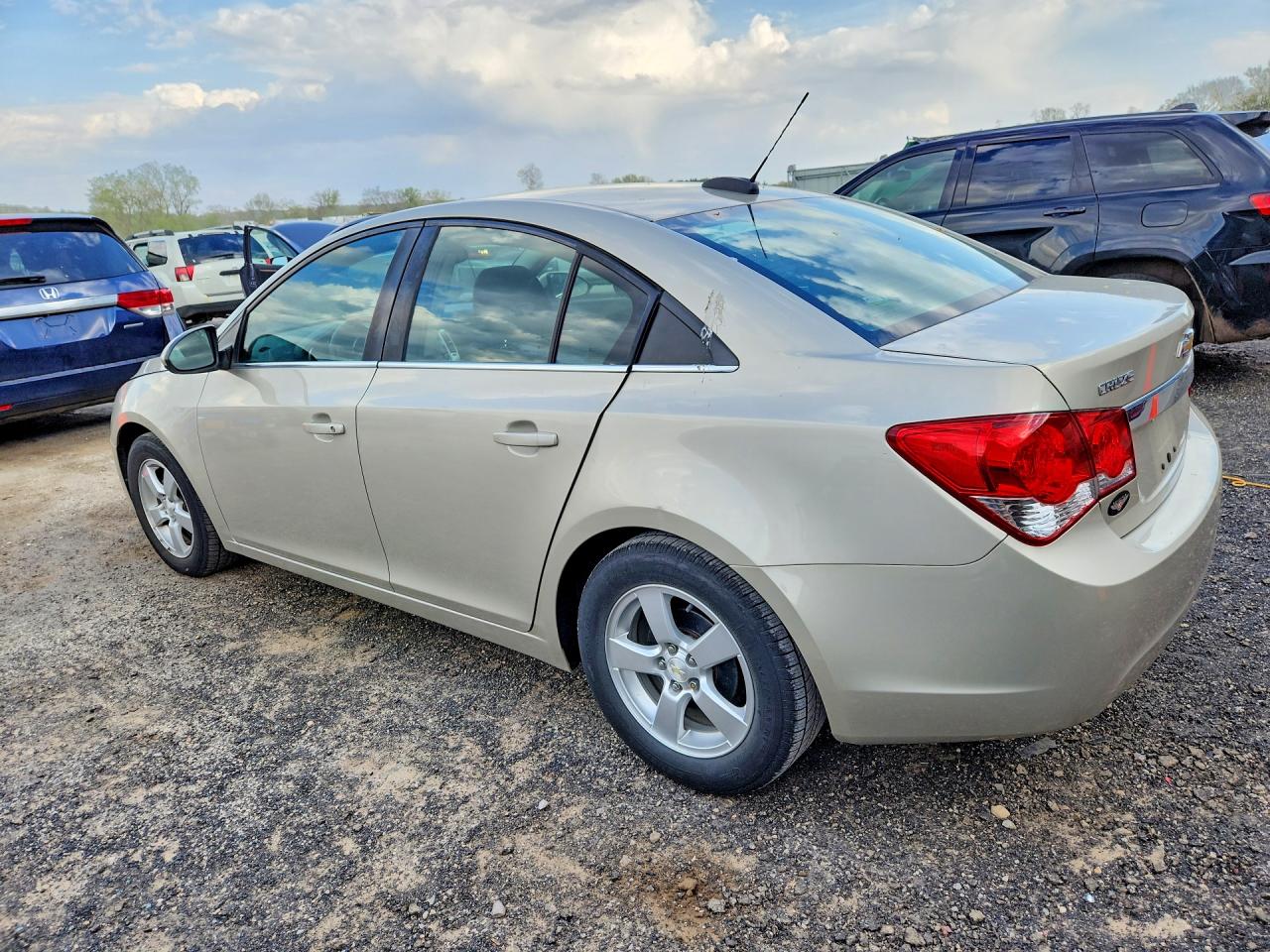 2015 CHEVROLET CRUZE LT photo 4