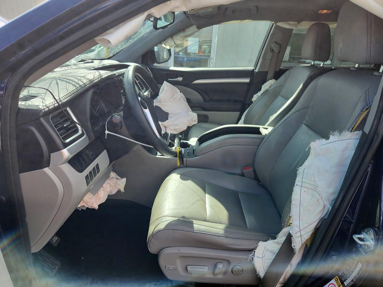 2016 TOYOTA HIGHLANDER XLE photo 19