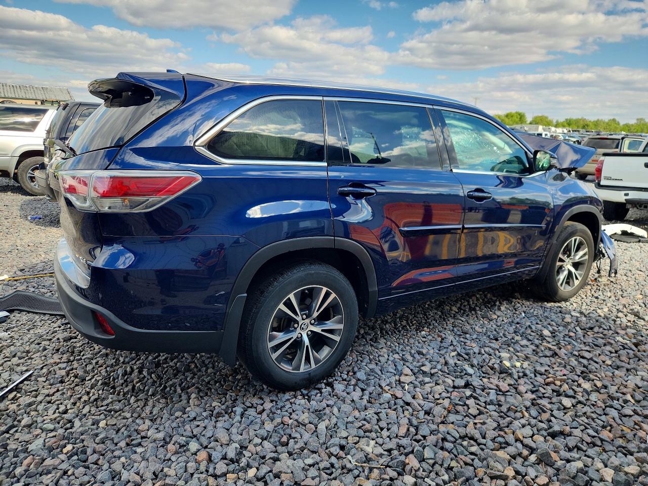 2016 TOYOTA HIGHLANDER XLE photo 7