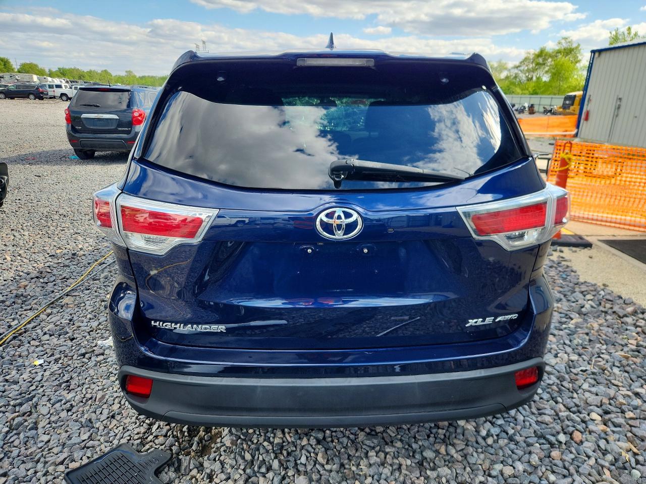 2016 TOYOTA HIGHLANDER XLE photo 16