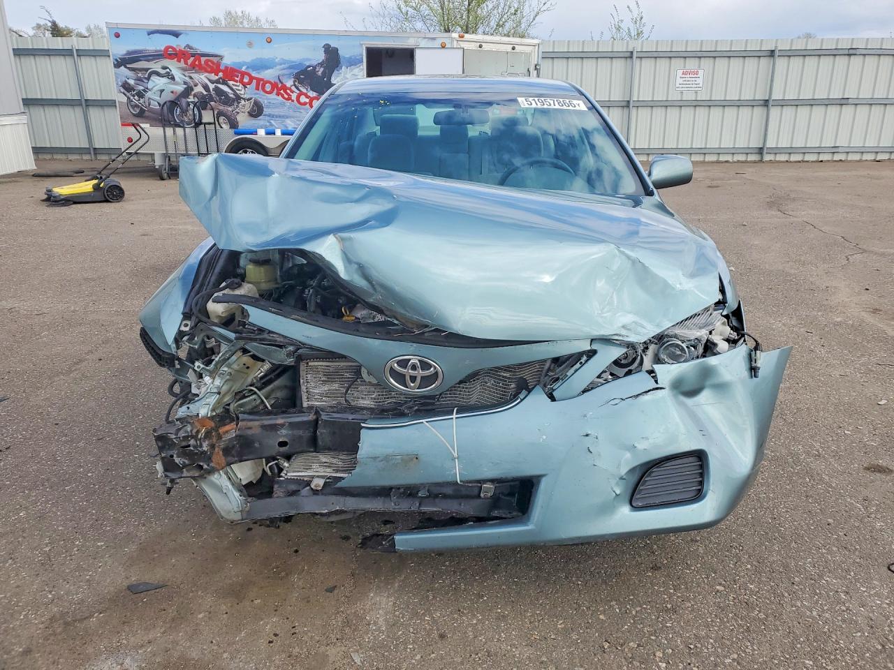 2011 TOYOTA CAMRY LE photo 5
