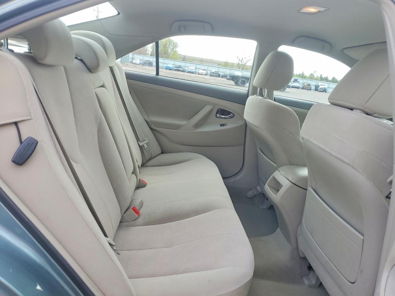 2011 TOYOTA CAMRY LE photo 10
