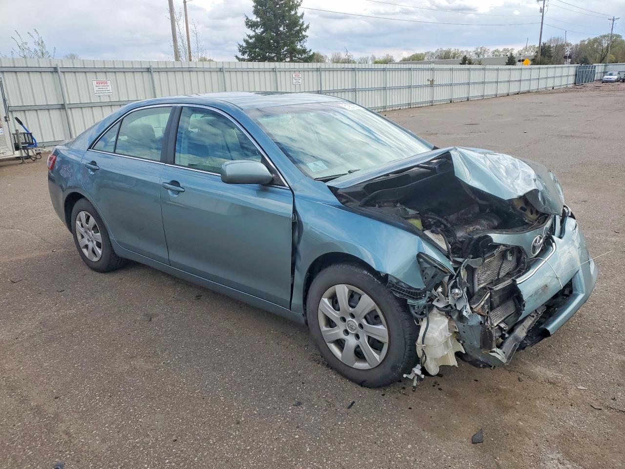 2011 TOYOTA CAMRY LE photo 4