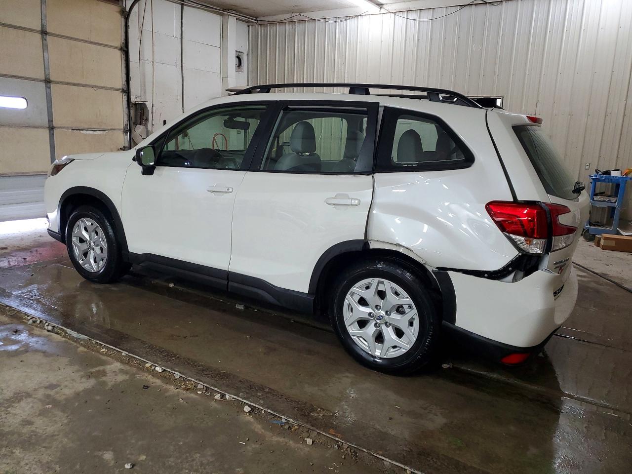 2024 SUBARU FORESTER photo 2